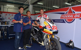 Keren, 2 Mekanik Indonesia Bongkar Motor Pembalap Moto2 di Malaysia