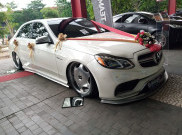 Modifikasi Mercedes-Benz E250 W212 2012 CBU, Mobil Pengantin Tetap Gaul