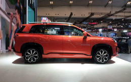 Perawatan Mobil Listrik, Mulai dari Ganti Air Radiator Hingga Servis Bengkel Resmi