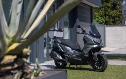 Skuter Crossover SYM ADX 300 Kini Berfitur Makin Canggih