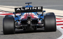 Alex Albon dan Daniil Kvyat Uji Coba Ban Pirelli 18 Inci