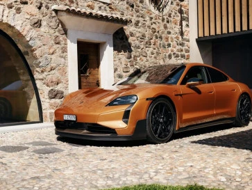 Sentuhan Emas Danau Lugano di Porsche Taycan Turbo GT Sonderwunsch