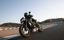 Triumph Street Triple RS 2020 Motor Naked Bermesin Moto2