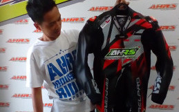 Racing Suit Sekelas Luar Negeri Ada di AHRS
