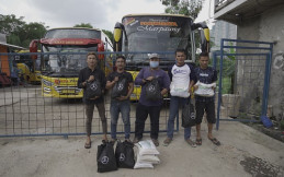 DCVI Sumbang Sembako dan Masker ke Pengemudi Truk dan Bus