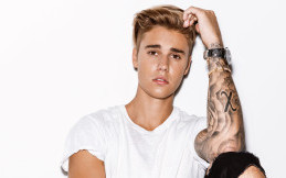 Justin Bieber Dekorasi Mercedes-Benz G-Class Jadi Pohon Natal
