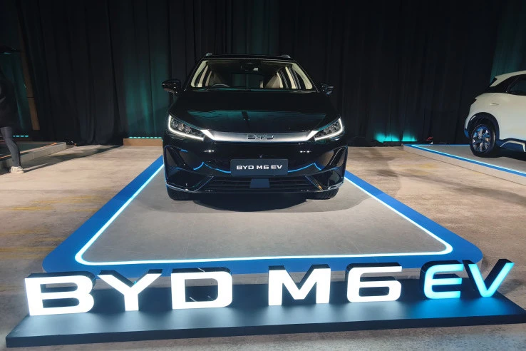 BYD M6 EV Terbaru Segera Meluncur di Indonesia, Isi Baterai Cuma 5 Menit