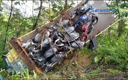 Apes, Puluhan Yamaha Vixion dan Nmax Anyar Terjun Bebas ke Jurang