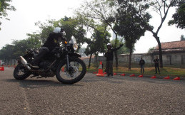 Berikan Edukasi, Royal Enfield Gelar Safety Riding di Bintaro
