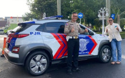 Keren Nih, Polisi di Jawa Barat Gunakan Mobil Listrik 