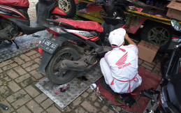 Servis Skuter Matik di Bengkel Resmi vs Umum, Apa Saja yang Dicek?