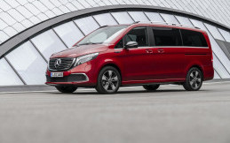Mercedes-Benz EQV Disajikan 2 Dimensi Berbeda