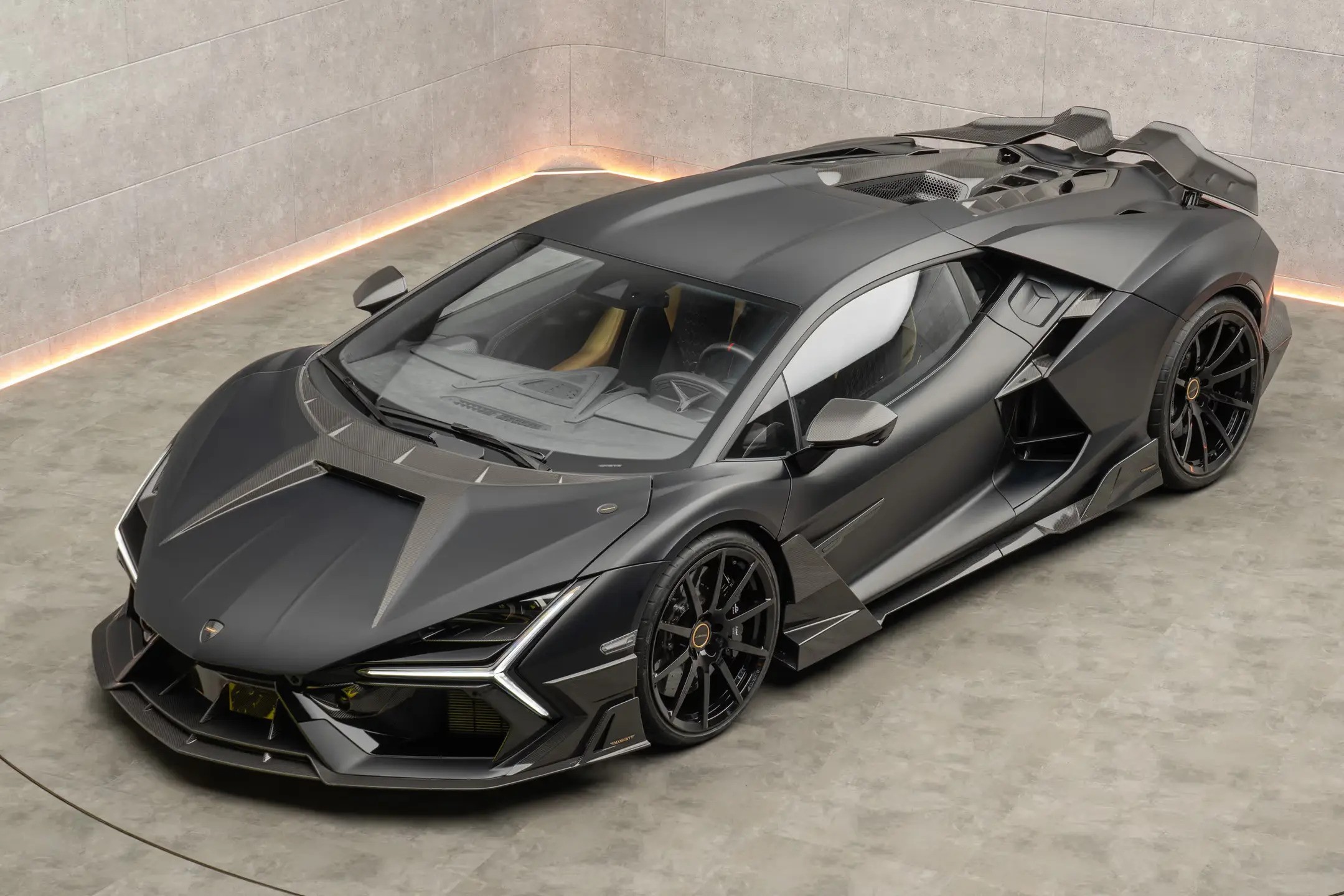 Mansory Initiate Berbasis Lamborghini Revuelto yang Disempurnakan