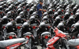 Penjualan Sepeda Motor Baru Tersendat Akibat Kekisruhan Politik 