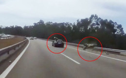 [VIDEO] Horor! Pengendara Motor Tak Disangka Selamat dari Kecelakaan Maut dengan Cara Ini