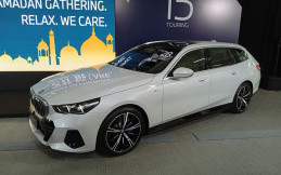 Dibanderol Rp2,247 Miliar, Ini Mobil Listrik BMW i5 Touring Perdana di Indonesia