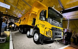 Truk Volvo FMX Edge Dipastikan Kuat Telan BBM B50, Ini Rahasianya