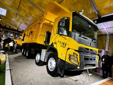 Truk Volvo FMX Edge Dipastikan Kuat Telan BBM B50, Ini Rahasianya
