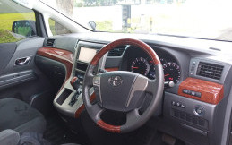 Dasbor Toyota Vellfire Sering Berminyak, Ini Penyebab dan Cara Menghilangkannya