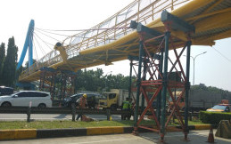 JLJ Mulai Benahi JPO di Tol JORR Pasca Diseruduk Trailer