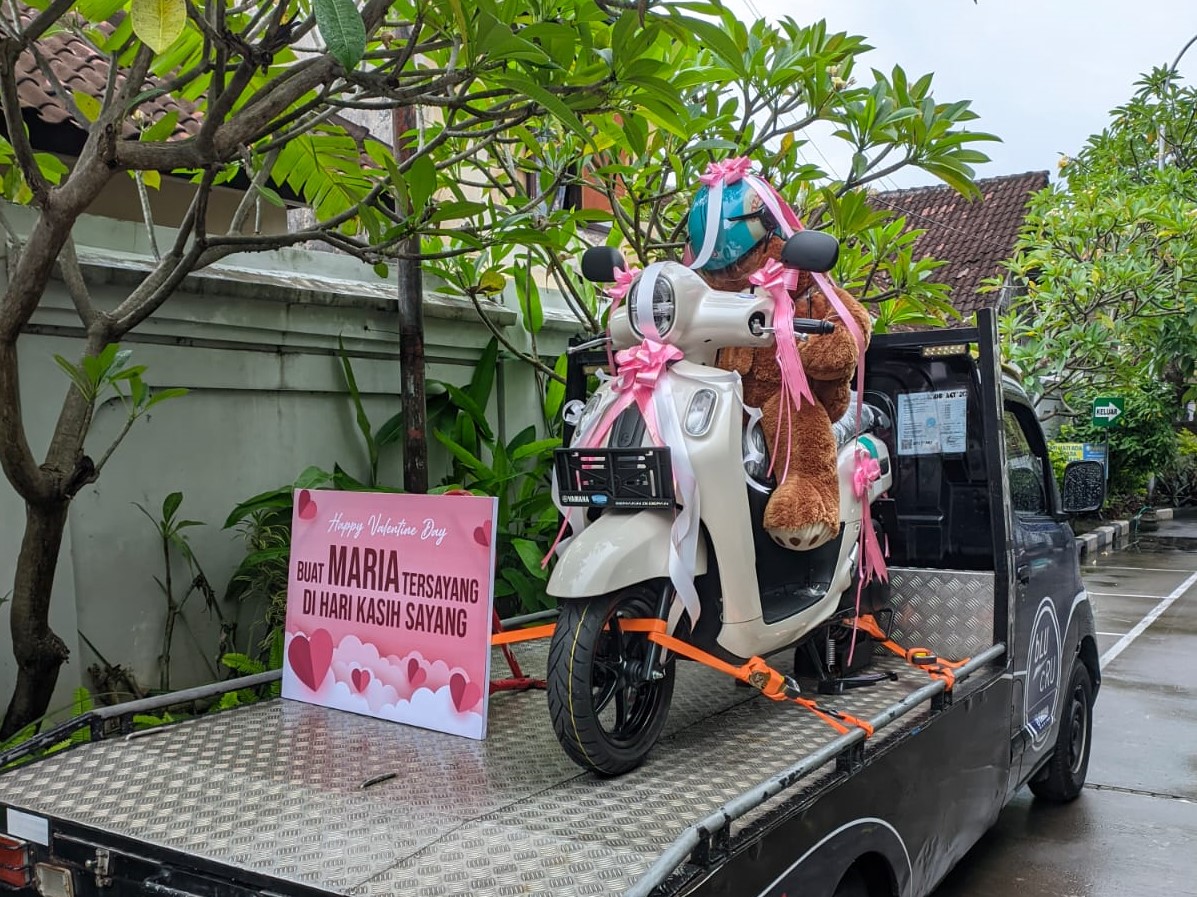 Romantis, Pria Ini Berikan Hadiah Motor Hias untuk Istri Saat Hari Valentine