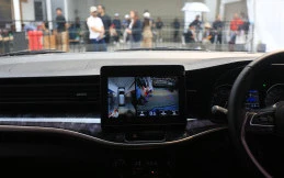 Ragam Fitur di Head Unit Suzuki XL7 New Alpha Hybrid
