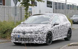VW Golf Generasi Terbaru Terciduk Tengah Melakukan Uji Coba