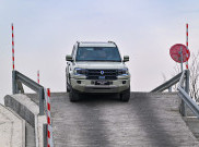 Menguji Denza B5 di Medan Berat, Siap Mengaspal di Indonesia