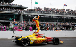 Pembalap Chip Ganassi Racing, Alex Palou Juara Indianapolis 500 Tahun 2025