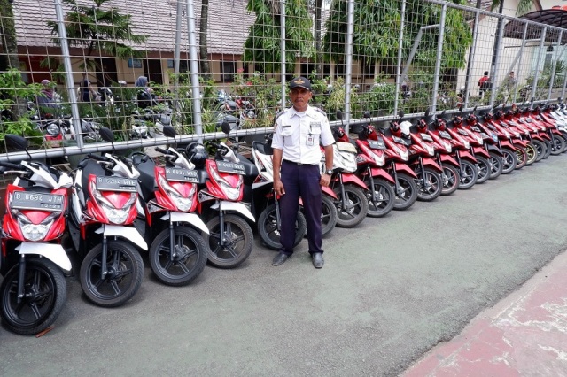 Petugas Keamanan yang Sempat Viral Ini Dapat Penghargaan dari Honda