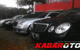 Menguji Mercedes-Benz E2000 Kompressor eks Blue Bird