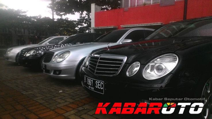 Menguji Mercedes-Benz E2000 Kompressor eks Blue Bird