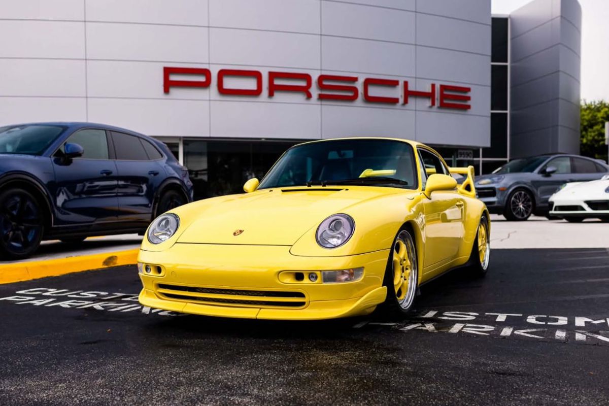 Porsche Orlando (1997 Porsche 911 Carrera 2 - 993)