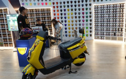 Kembalikan Kilap Hitam Dasbor Mobil dan Bodi Kasar Motor, Ini Caranya