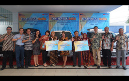 Daihatsu Serahkan 3 Unit Mobil Rekondisi di Yogyakarta