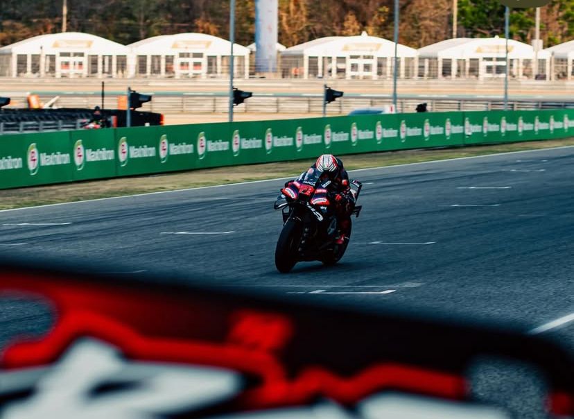 Marc Marquez Tempatkan Marco Bezzecchi Sebagai Pesaing Utama di MotoGP 2026