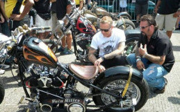 Demi Kesehatan dan Cucu, Vokalis Metallica Jual Koleksi Motor Mewahnya
