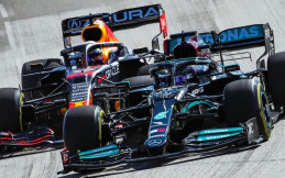 Juara Dunia F1 2021 Belum Bisa Ditebak, Max Verstappen atau Lewis Hamilton?