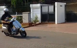 First Ride - 15 Menit Menjajal Performa Vespa Elettrica yang Halus