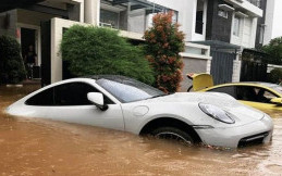 Lakukan Ini Segera Jika Interior Mobil Terkena Banjir