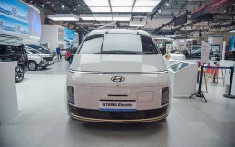 Hyundai Hadirkan The New Staria Electric dan Hybrid, MPV Premium Efisien dan Modern