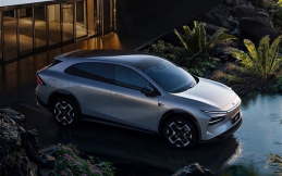 Xpeng G7 2025 Resmi Diperkenalkan, Gunakan AI dan Teknologi dari Huawei