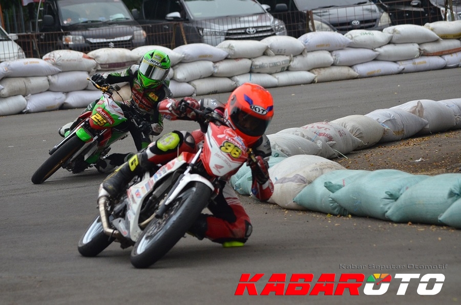 Pebalap AHRT Kampanyekan Safety Riding ke Siswa SMK