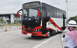 Menhub Minta Pengerjaan Bus Listrik Merah Putih Dikebut
