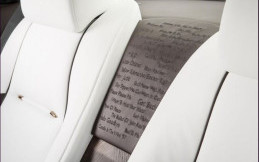 Ada Tulisan Lirik Lagu The Beatles di Mobil Rolls-Royce Ini