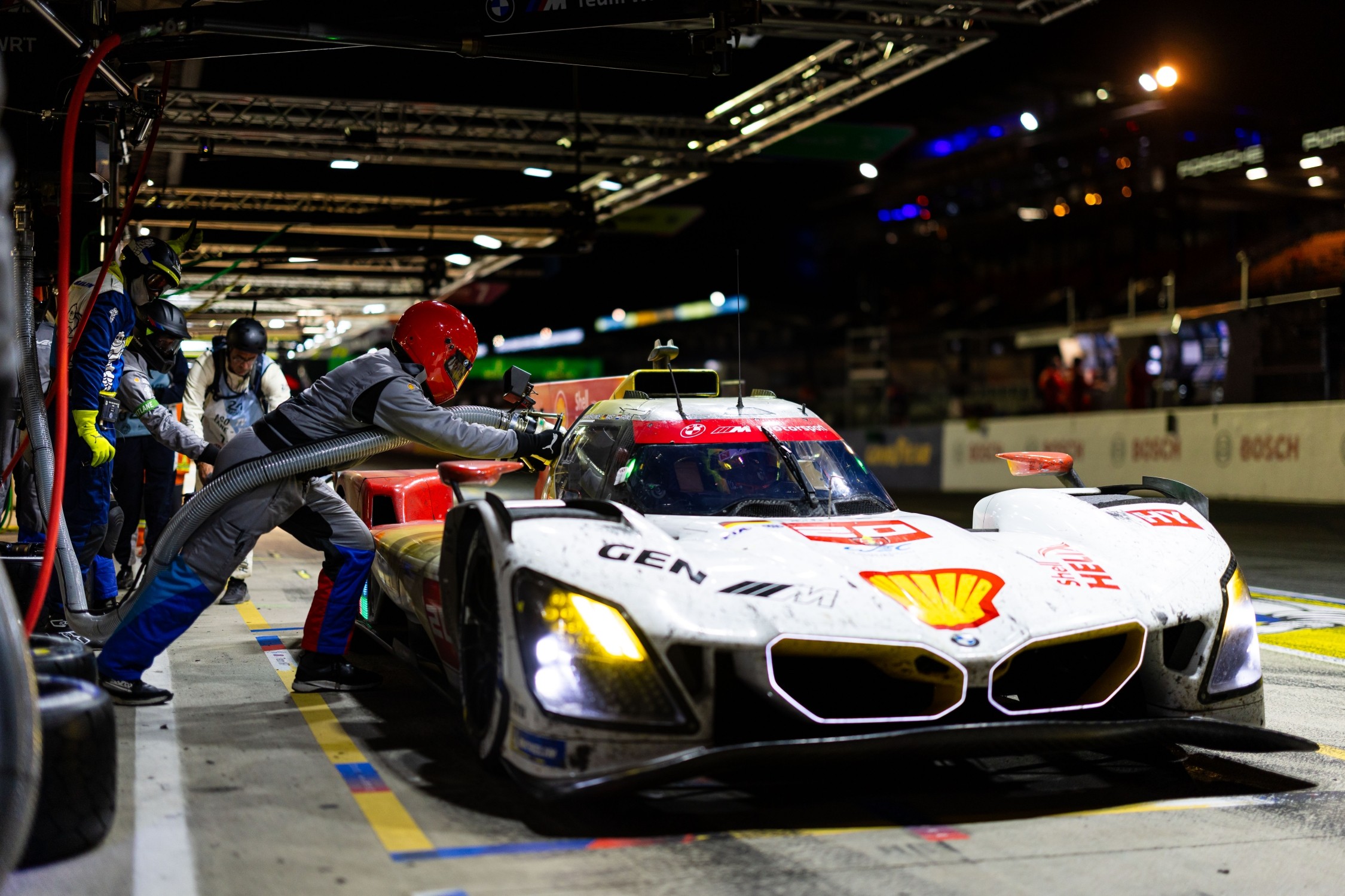 mobil nomor #20 Shell BMW M Hybrid V8