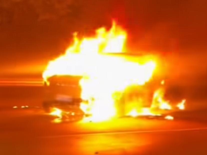 Jetour T2 Terbakar Setelah Ditabrak BMW dari Belakang, Ini Kata Pabrikan