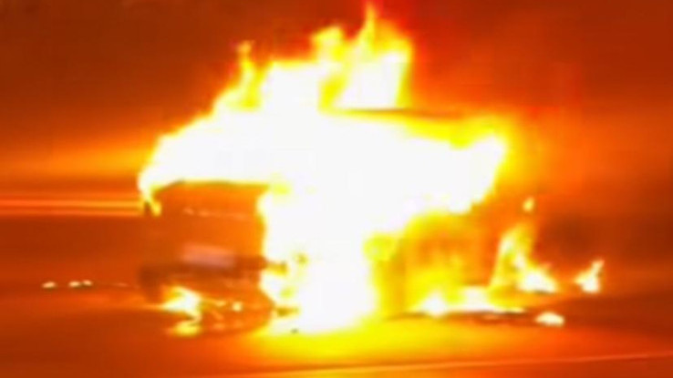 Jetour T2 Terbakar Setelah Ditabrak BMW dari Belakang, Ini Kata Pabrikan