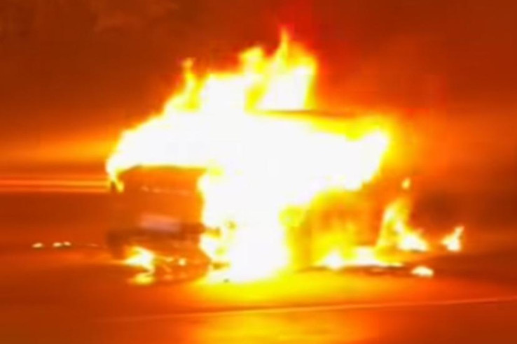 Jetour T2 Terbakar Setelah Ditabrak BMW dari Belakang, Ini Kata Pabrikan