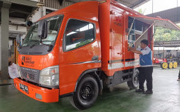 Melihat Peralatan Tempur yang Dibawa Mobile Work Service Fuso Melayani Konsumen
